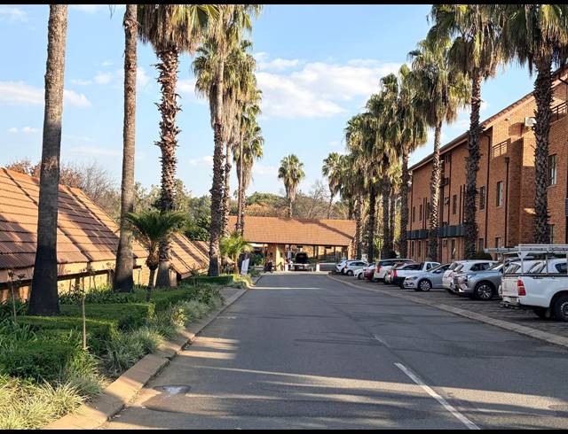 112M² OFFICE TO LET IN FOURWAYS